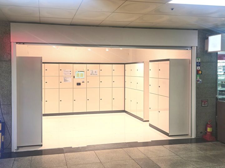 地下街内のロッカー