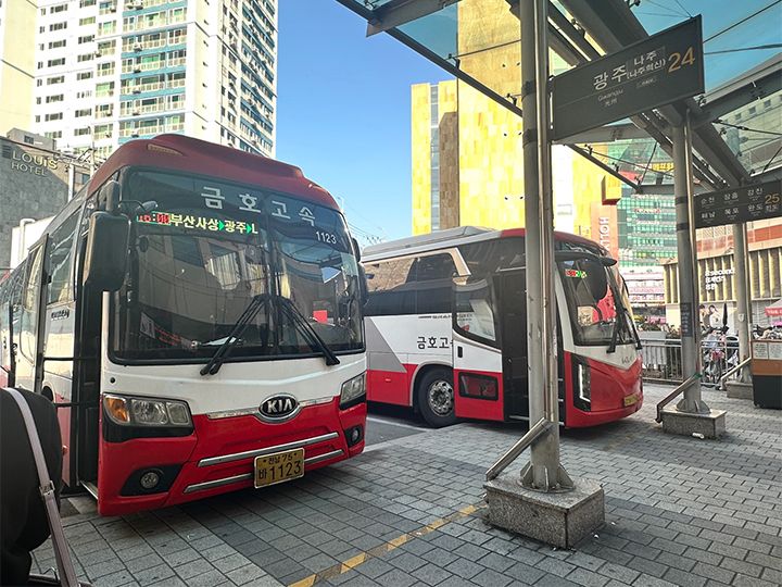 釜山西部バスターミナル
通称:釜山沙上(プサンササン)ターミナル
最寄り駅:地下鉄2号線・釜山-金海軽電鉄沙上駅
主な路線:釜山近郊、韓国南西部の都市