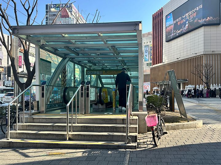 2号線沙上駅5番出口を出てすぐ