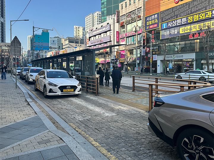 5番出口後方にはタクシー乗り場