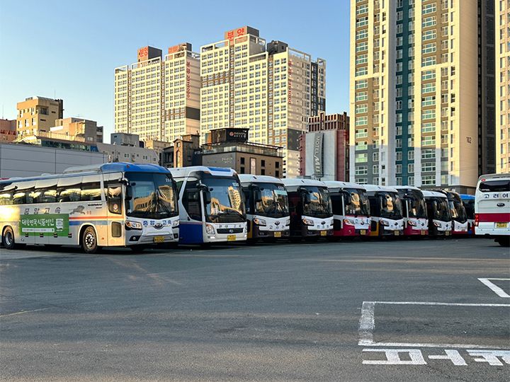 釜山西部バスターミナルは市外バスを中心に運行