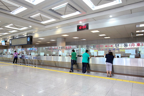 各社チケットカウンター