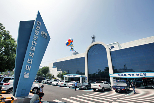 2.タクシーに乗り約15分で沿岸旅客ターミナルに着きます。