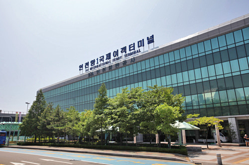 3.隣接している国際第1ターミナルまでは直進徒歩約3分です。