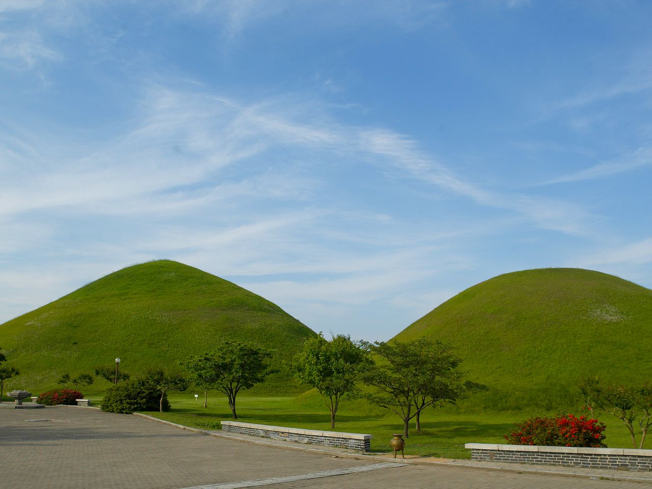「大陵苑地区」には古墳が多く「天馬塚(チョンマチョン)」は内部見学可