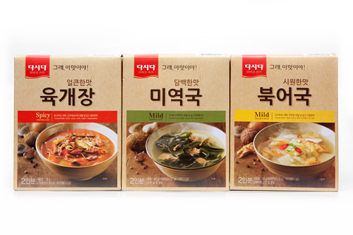 (左から)ユッケジャン、ワカメスープ(ミヨックッ)、
スケトウダラのスープ(プゴク)