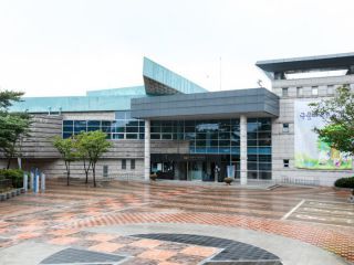 仁川の文化遺産などを約１万点所蔵する「仁川広域市立博物館」