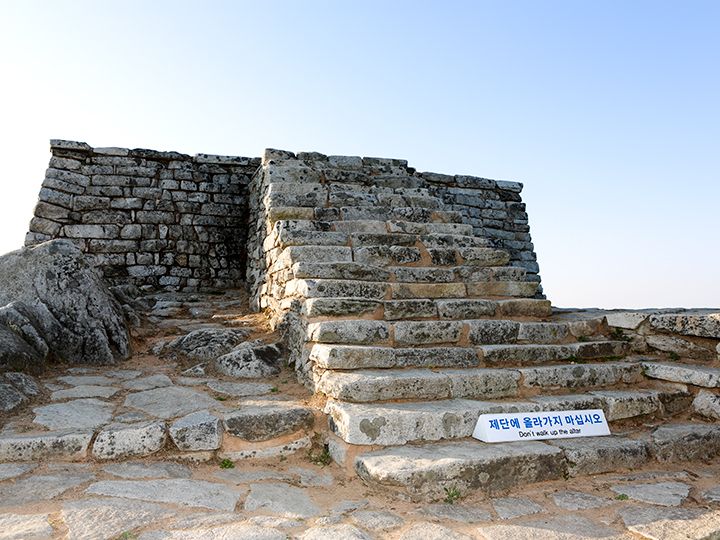 下円上方形の祭壇