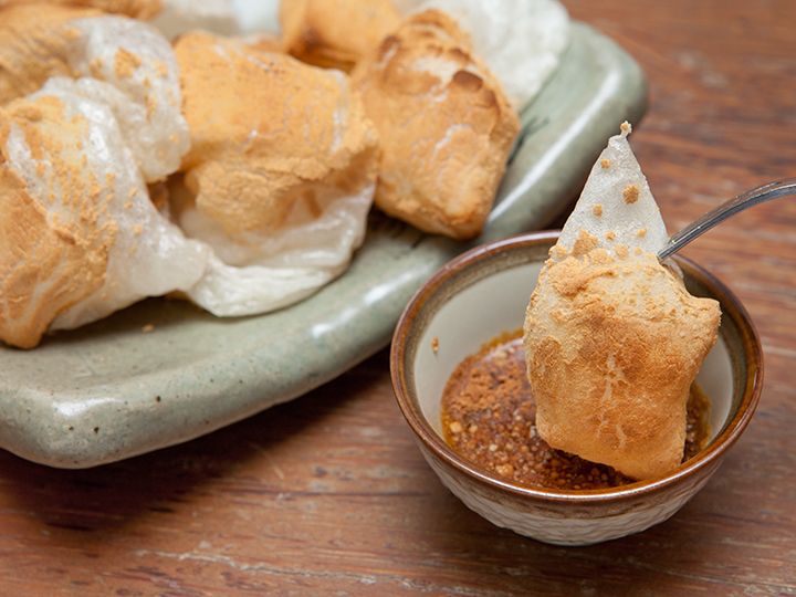 柚子と醤油の2種類のソースをお好みで