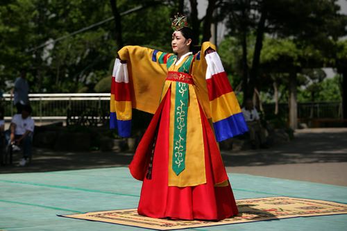 花ござを敷いた空間の中だけで表現