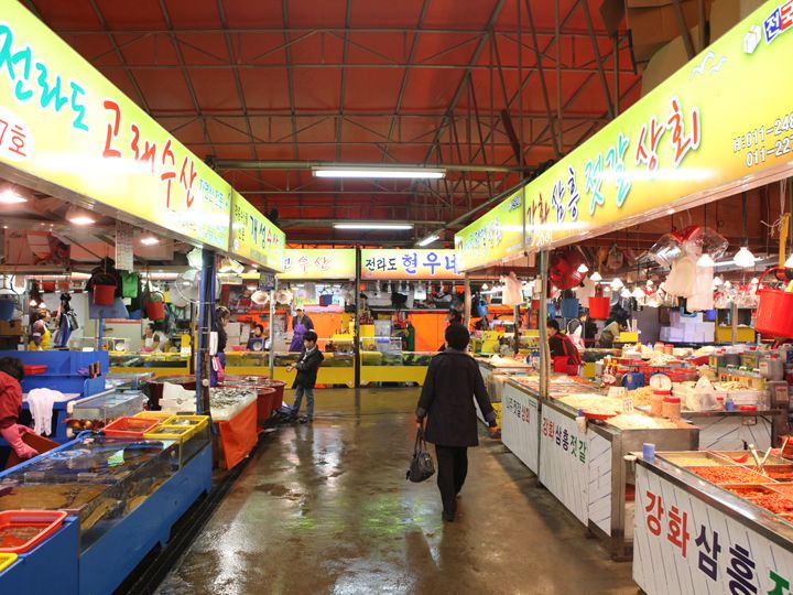 活魚より塩辛、鮮魚が中心