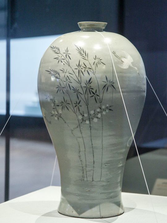 河東で出土した青磁(高麗時代、宝物1168号)