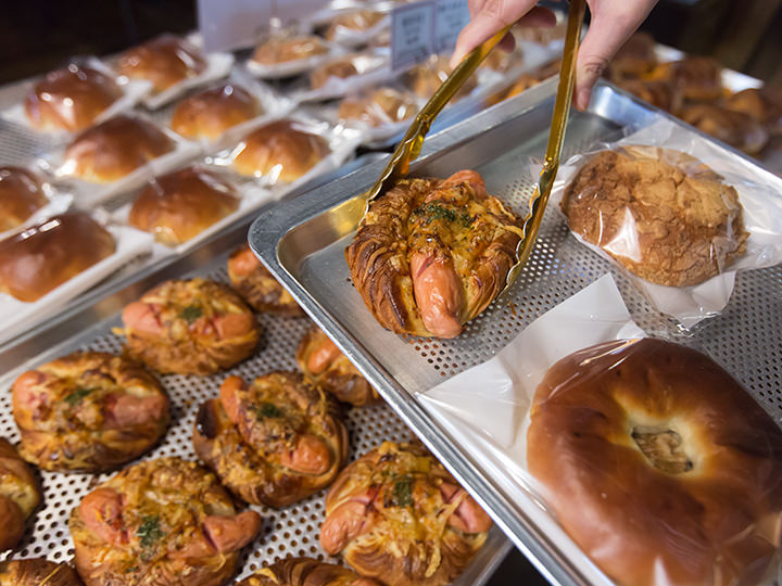 ハード系から惣菜系、スイーツ系まで豊富に揃う