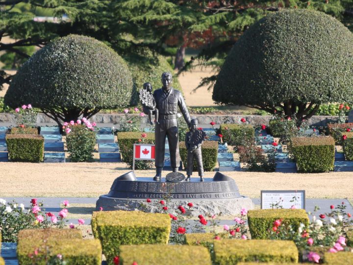 カナダ記念碑(戦死者516名)