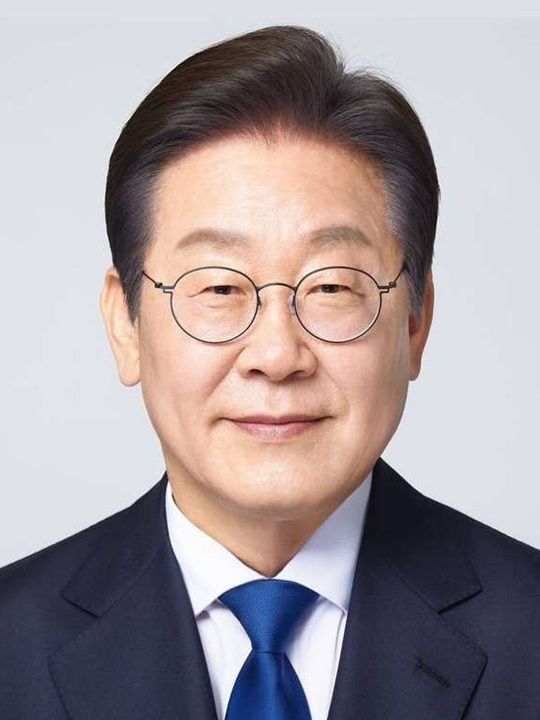 韓国1963＃427 第5代大統領就任1完 未 ＄65.00 尹錫悦・韓国大統領が