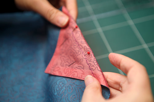 まち針でしっかり固定