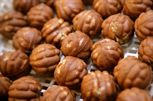 ホミルホドゥ 仁寺洞店※閉店
一口サイズのライ麦入りくるみまんじゅうのお店。ばらまき用にぴったりの箱入りから袋入りのおやつ用まで揃います。