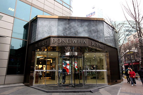免税店
「東和免税店」
タクシー約6分、西大門から1駅
「ロッテ免税店 明洞本店」
タクシー約8分、市庁駅から1駅
