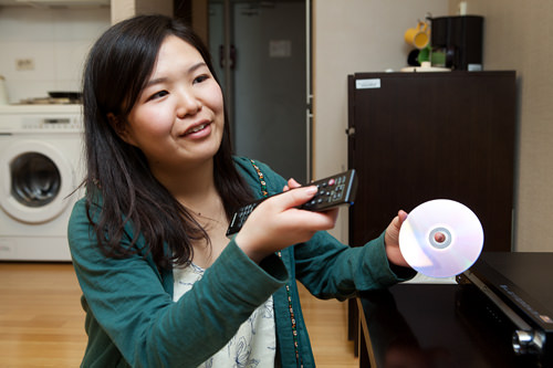 お気に入りのDVDも再生してテンションUP。