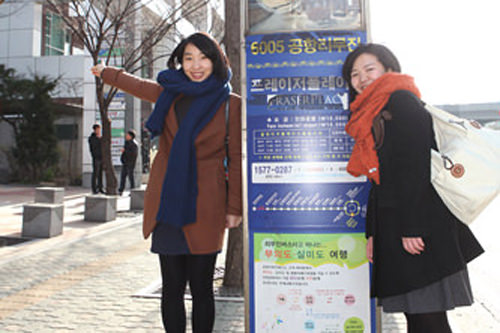 バス近!
1分で空港バス停留所、重い荷物もなんのその