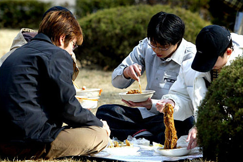 大学の研究室や構内にも配達してくれます