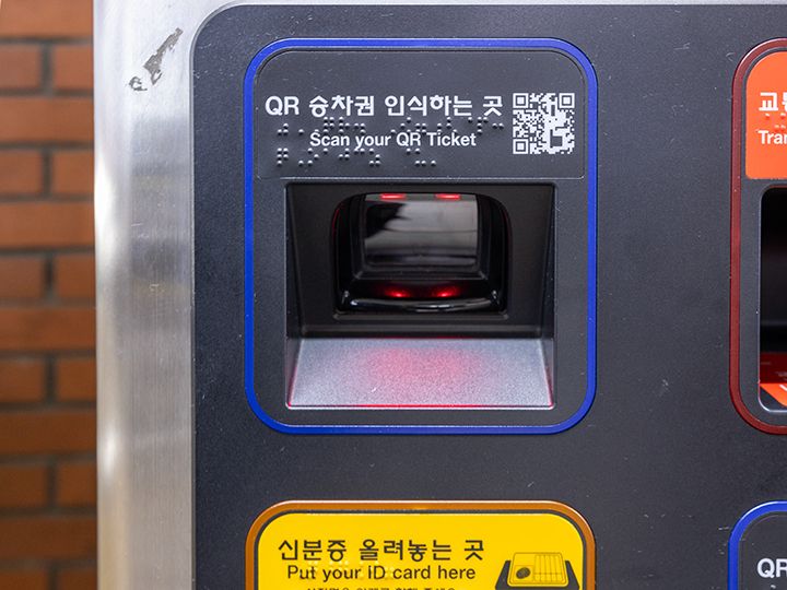 5.ダウンロードしておいたアプリを立ち上げ、最初の画面のQRコードをスキャン