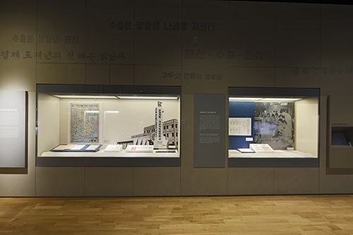 韓国国民たちの記録を展示するコーナー