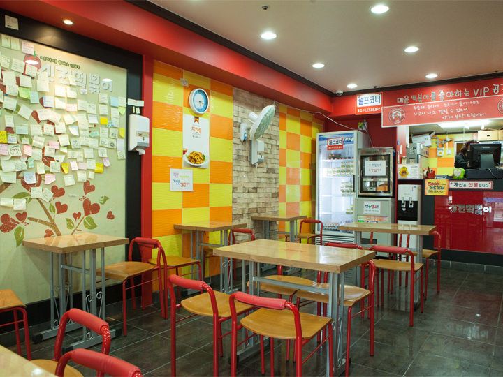 レトロな店内。