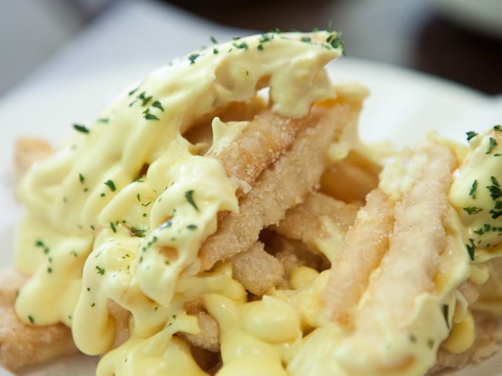 大人気メニュー「バターガーリックポテト」