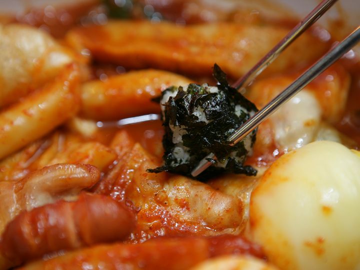 辛さをやわらげるミニおにぎりと一緒にトライ!