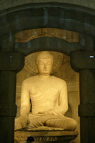 石窟庵
巨大な如来像が見もの!
