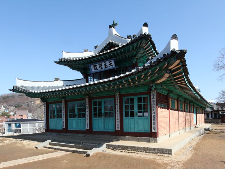 韓屋式聖堂として最も古い「江華聖堂」