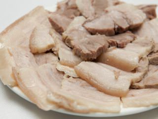 豚肉の自然な甘みが美味しい「スユッ」