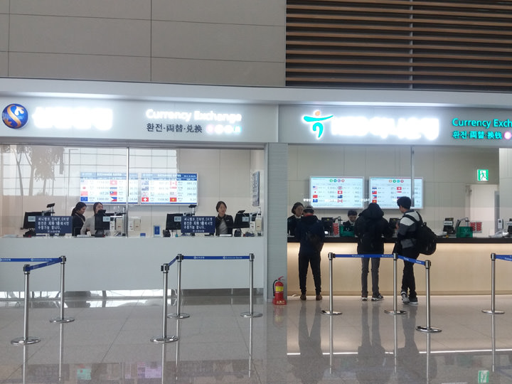 第2ターミナル
1階入国フロア、3階出国フロア・免税区域など
「ハナ銀行」(写真)
年中無休、営業時間はカウンターにより異なる