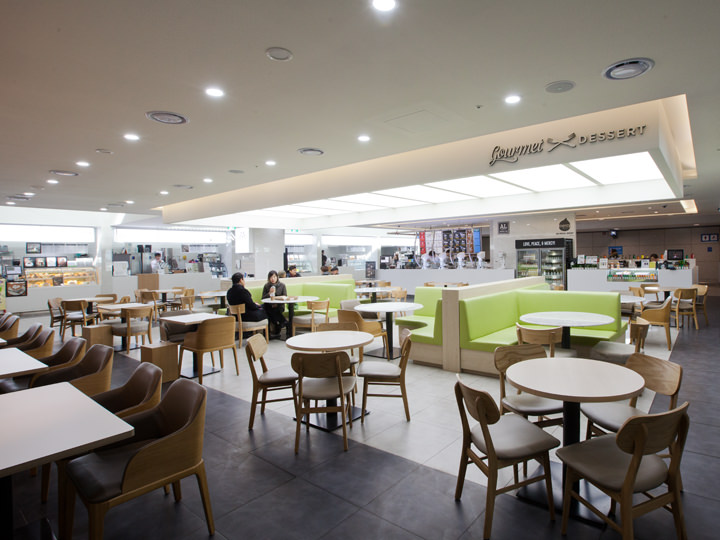 第1ターミナル
地下1階 1階入国フロア、4階一般区域など
デザート専門フードコート「Gourmet DESSERT」(写真)4階、年中無休