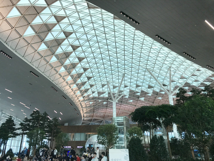 第2ターミナル
3階出国フロア・免税区域 264、235番ゲート付近