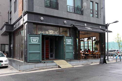 Coffee King
ニュークロップ(収穫したての豆)をローストしたコーヒーが飲める店。ドラマ「ロマンスが必要2」のロケ地。