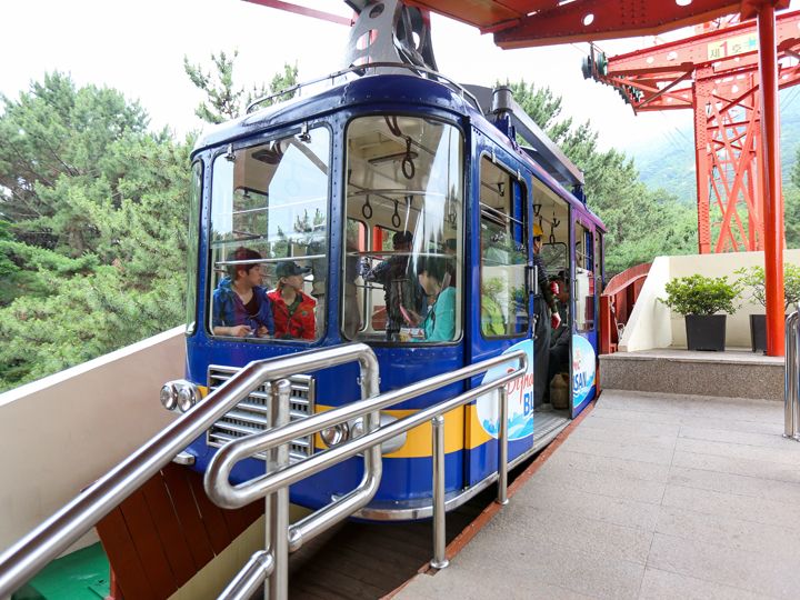 ケーブルカーは20分間隔で運行