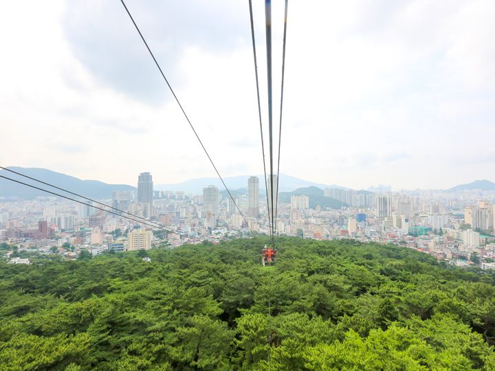 中から釜山市内を一望
