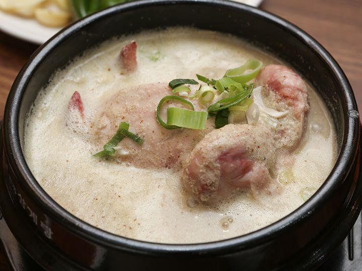 「エゴマ参鶏湯(トゥルケサムゲタン)」