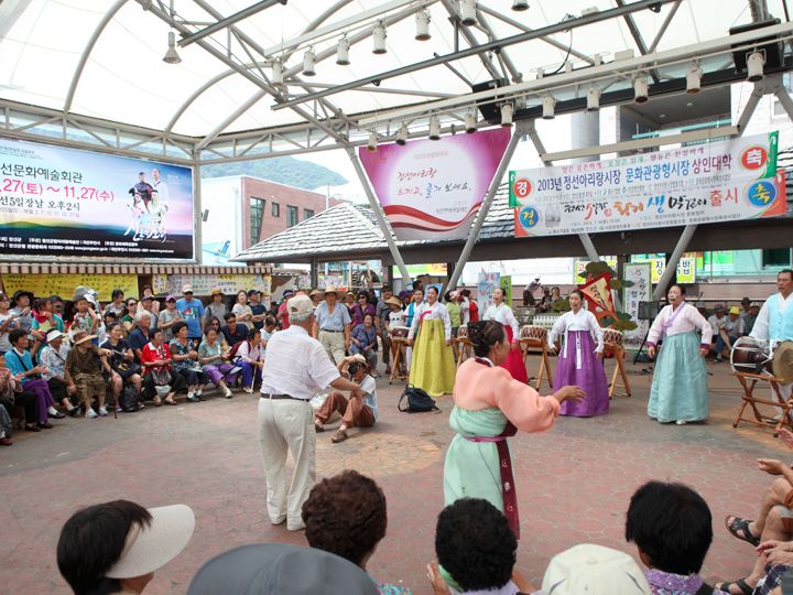 旌善 伝統芸能公演
場所:市場内公演場
開演時間:11:30・13:00(市場開催日のみ)
料金:無料