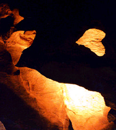 溶食過程で形成されたハート型の地形