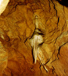 マリア像のように見える鍾乳石