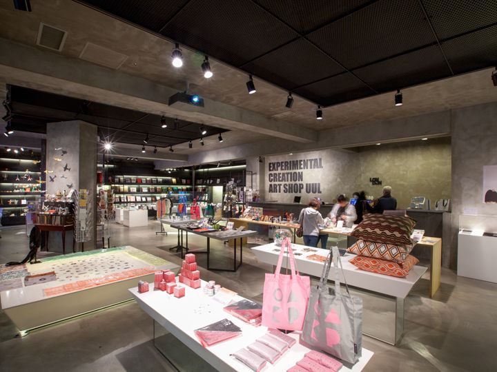 アートショップ(1階)