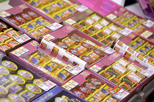 缶詰

価格の目安：20,000～100,000ウォン

ランチョンミートやツナが人気。コチュジャン味のツナなど韓国らしいものも。