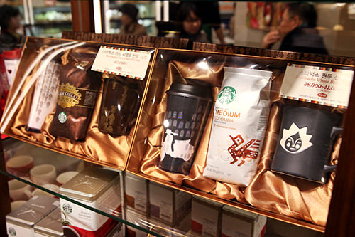 コーヒー
価格の目安:30,000~100,000ウォン
手軽な値段で購入できる、インスタントコーヒーやジュースの詰め合わせも定番。