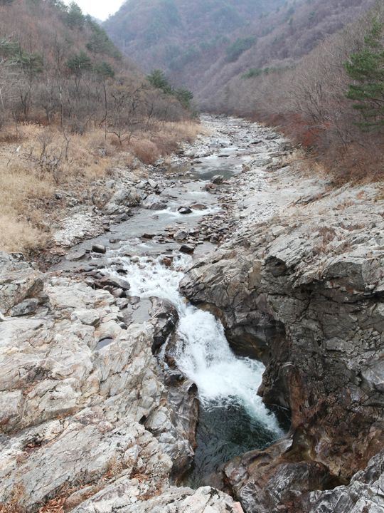 滝の上部は朝鮮半島の形!