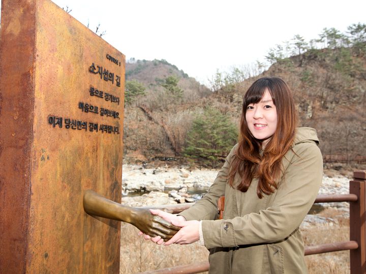 ジソプの「手」と握手!