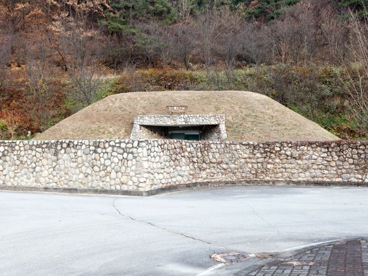 一度は入りたい!?支石墓トイレ