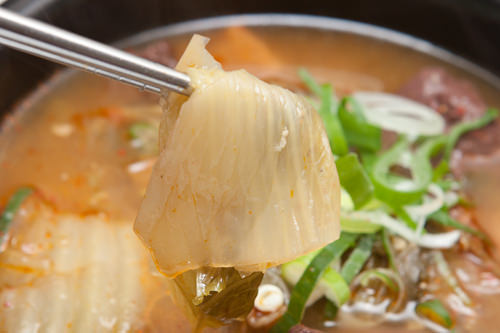 ウゴジ(白菜の外葉を茹でたもの)もたっぷり